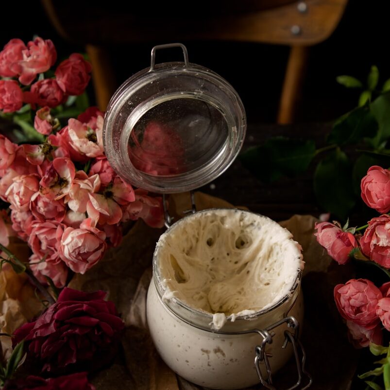 a table topped with lots of pink flowers